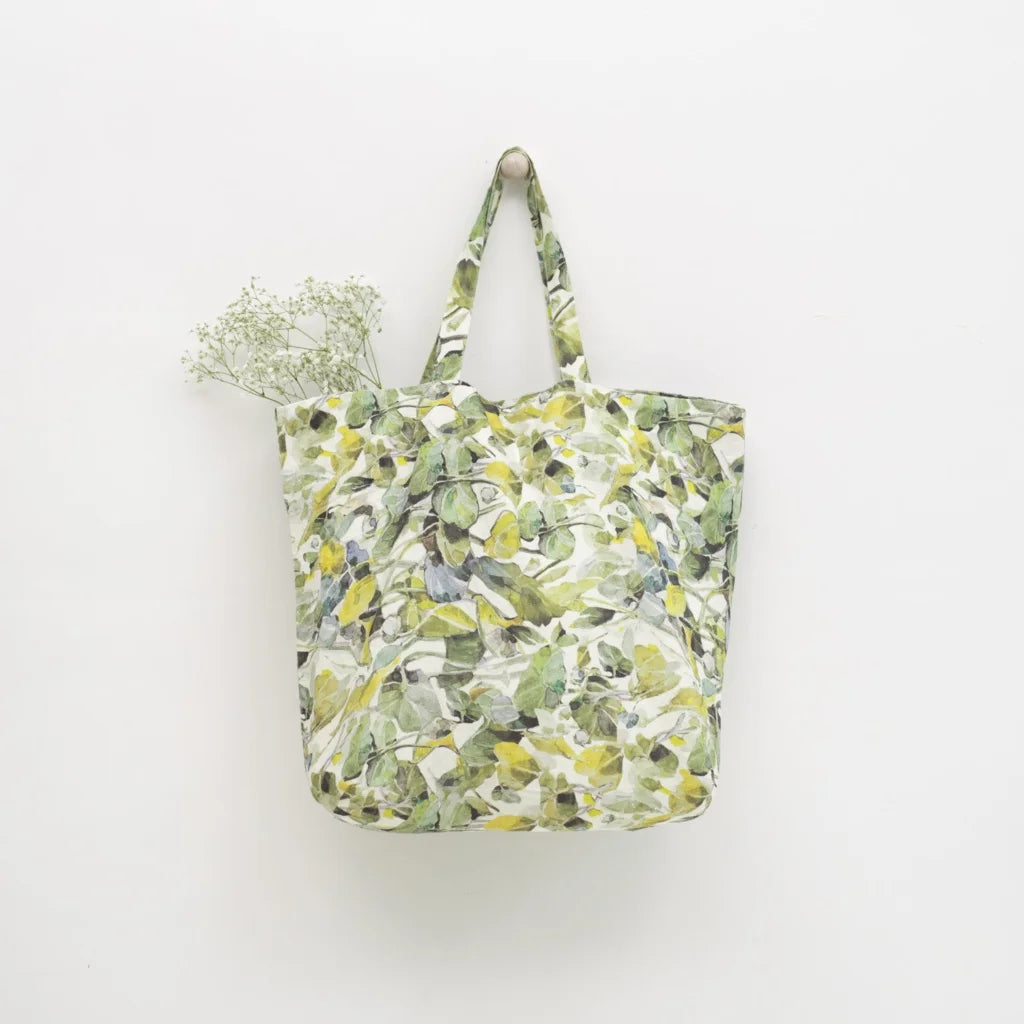 Leinen Tasche Lotusblätter in Weiß+Grün Muster Lotusblätter von Linen Tales Größe 54 cm breit+ 60 cm lang