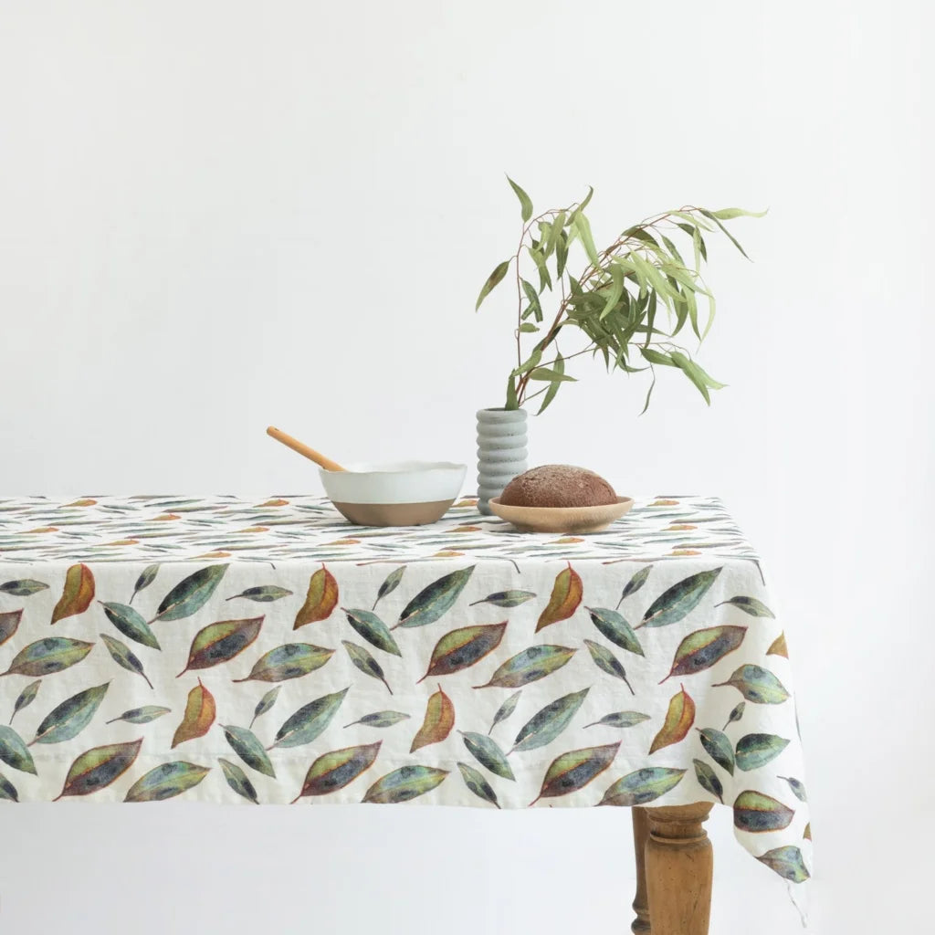 Leinen Tischdecke Blätter in Weiß+Grün+Orange Muster Blätter von Linen Tales Größe 140x350 cm
