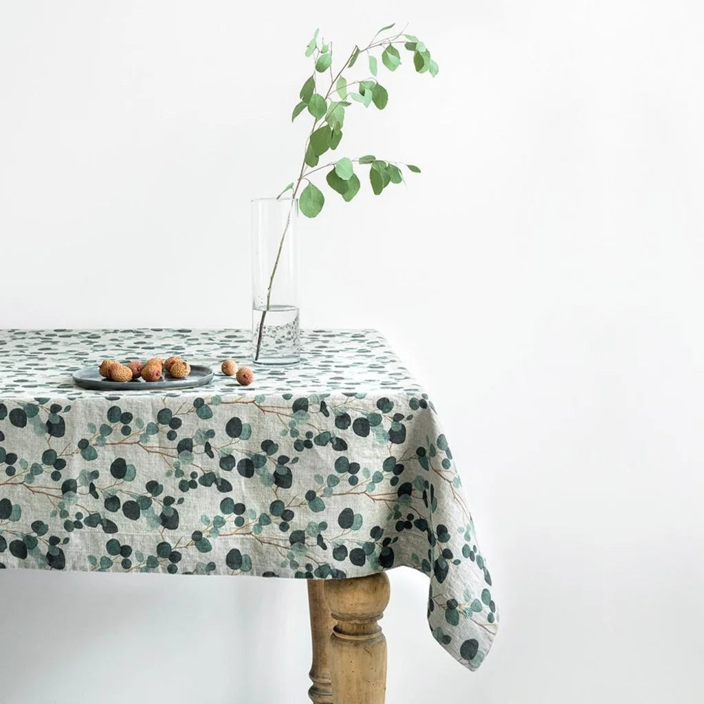 Leinen Tischdecke Eukalyptus in Creme+Grün+Dunkelgrün Creme+Grün+Grün Muster Eukalyptus von Linen Tales Größe 140x250 cm