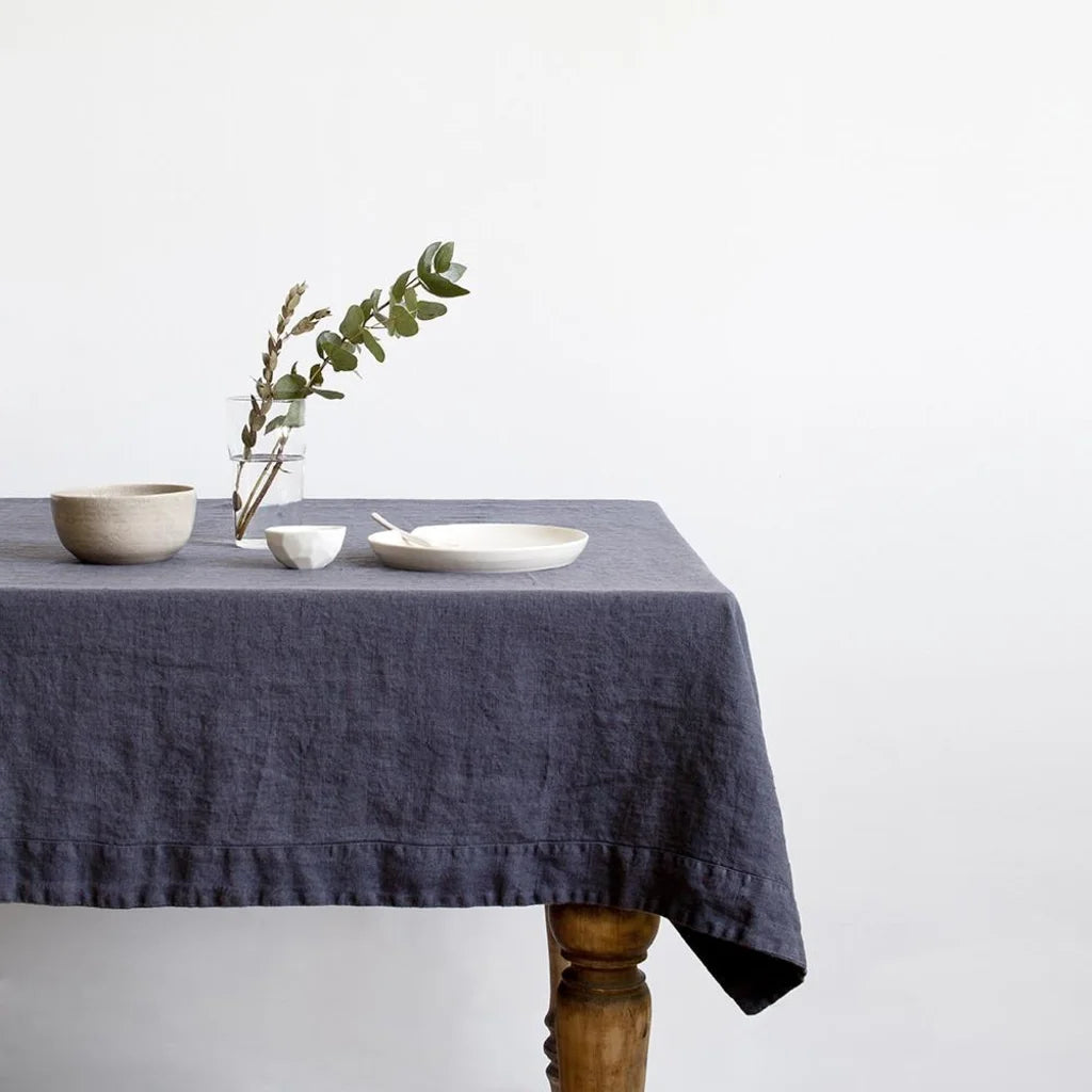 Leinen Tischdecke in Anthrazit Grau von Linen Tales Größe 140x250 cm