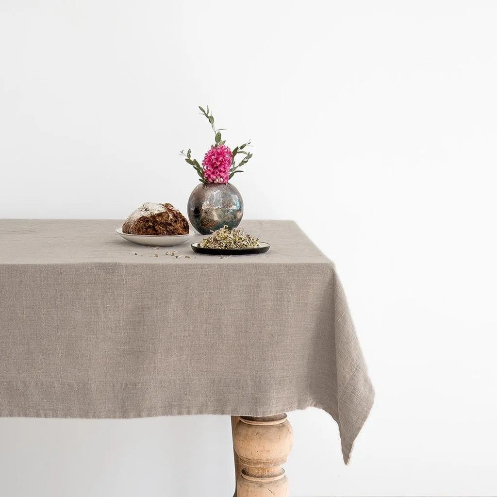 Leinen Tischdecke in Beige von Linen Tales Größe 140x250 cm