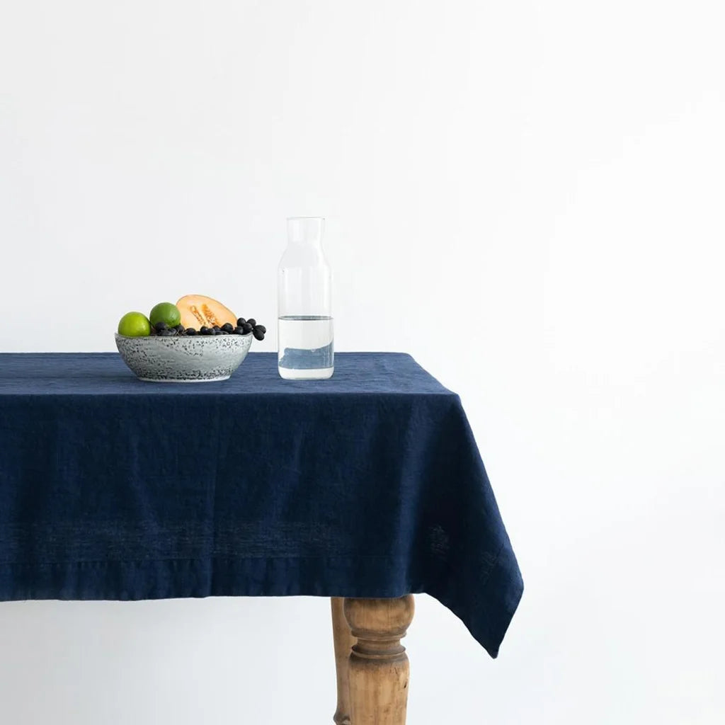 Leinen Tischdecke in Dunkelblau Blau von Linen Tales Größe 140x200 cm