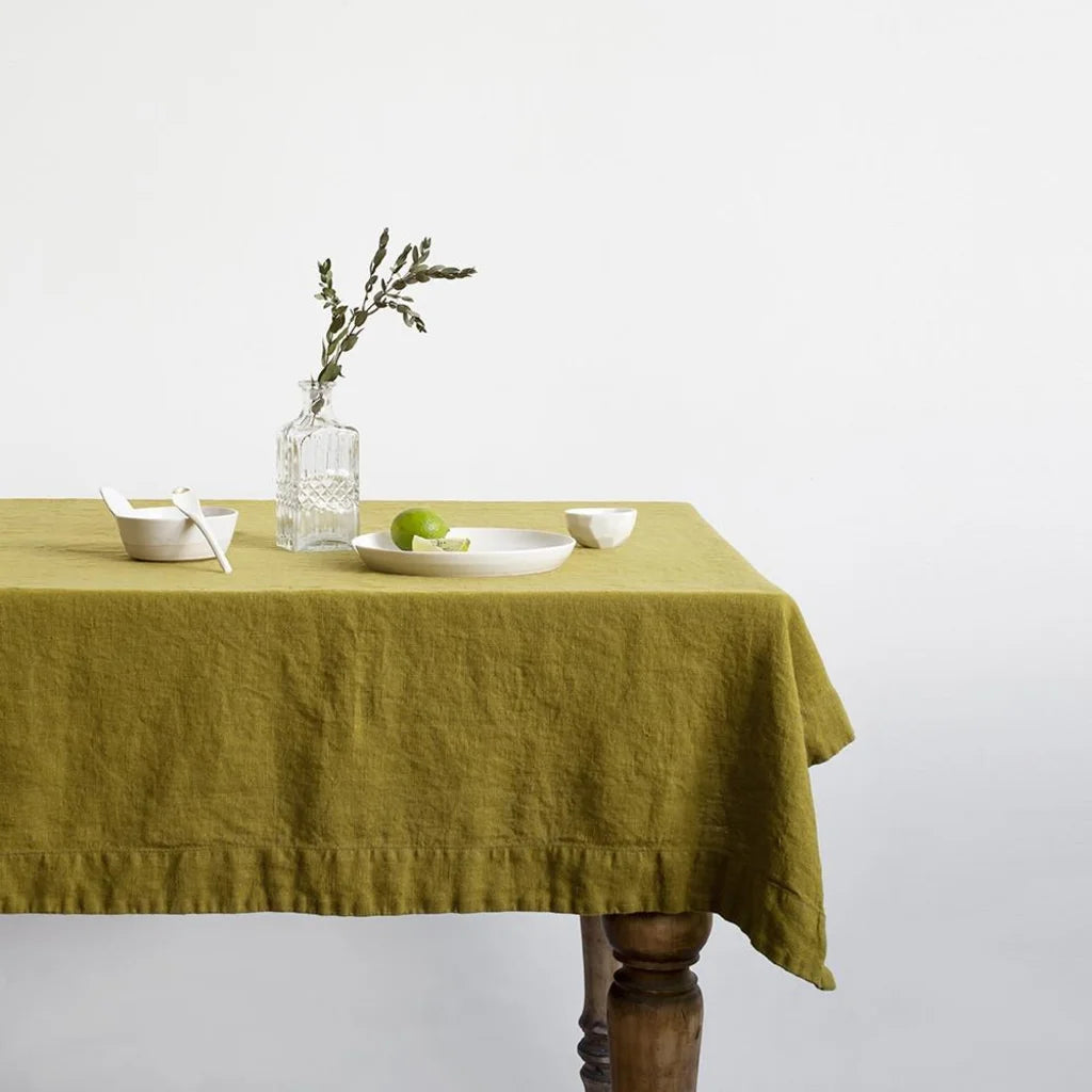 Leinen Tischdecke in Moosgrün Grün von Linen Tales Größe 140x200 cm