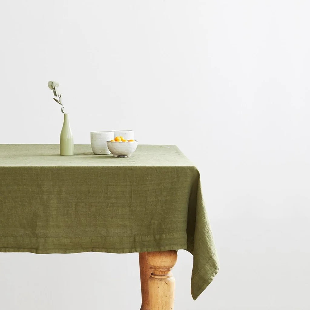 Leinen Tischdecke in Olive Grün von Linen Tales Größe 140x200 cm