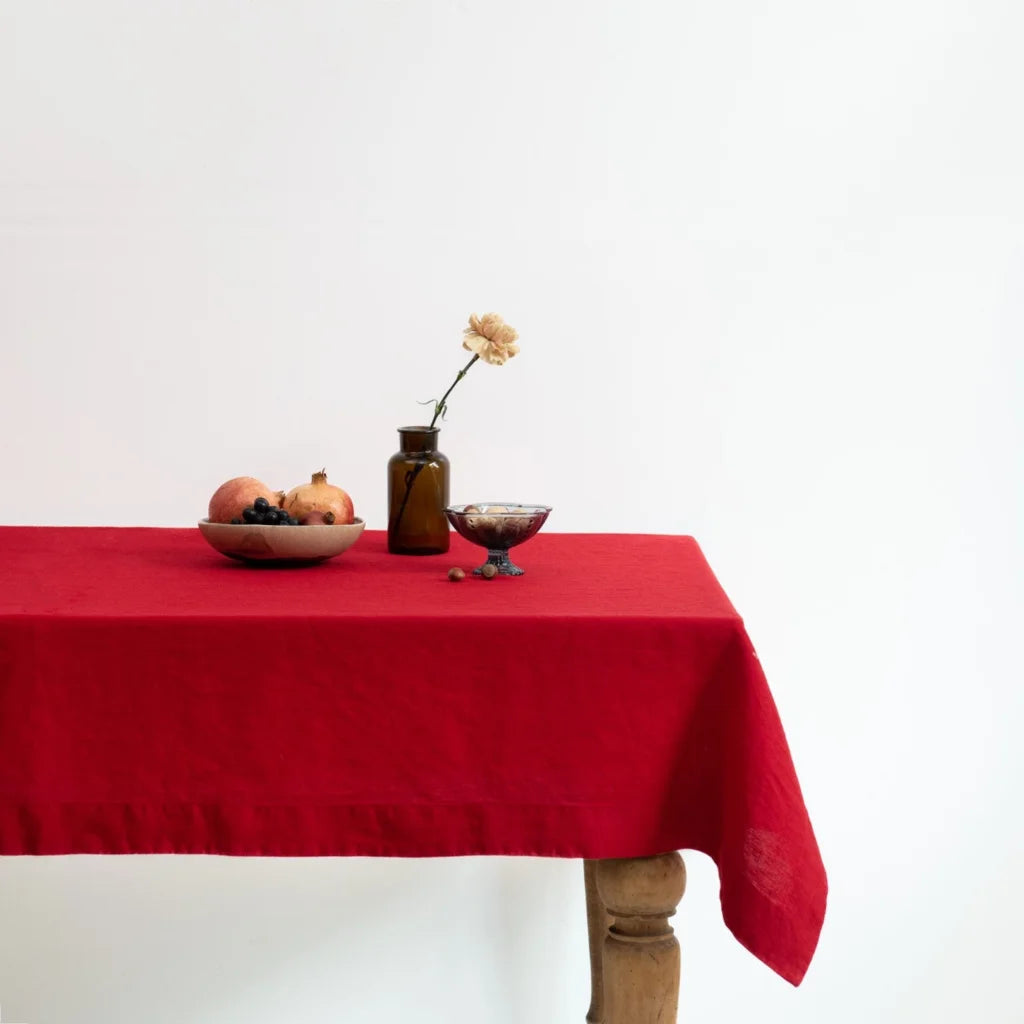 Leinen Tischdecke in Rot von Linen Tales Größe 140x200 cm