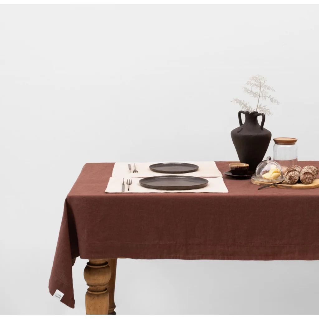Leinen Tischdecke in Schokolade Braun von Linen Tales Größe 140x200 cm