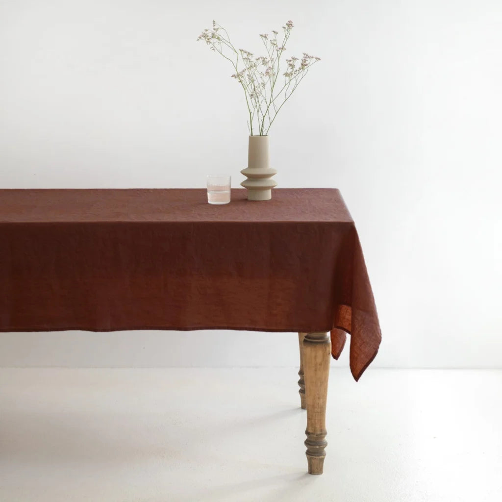 Leinen Tischdecke in Schokolade Braun von Linen Tales Größe 160x200 cm