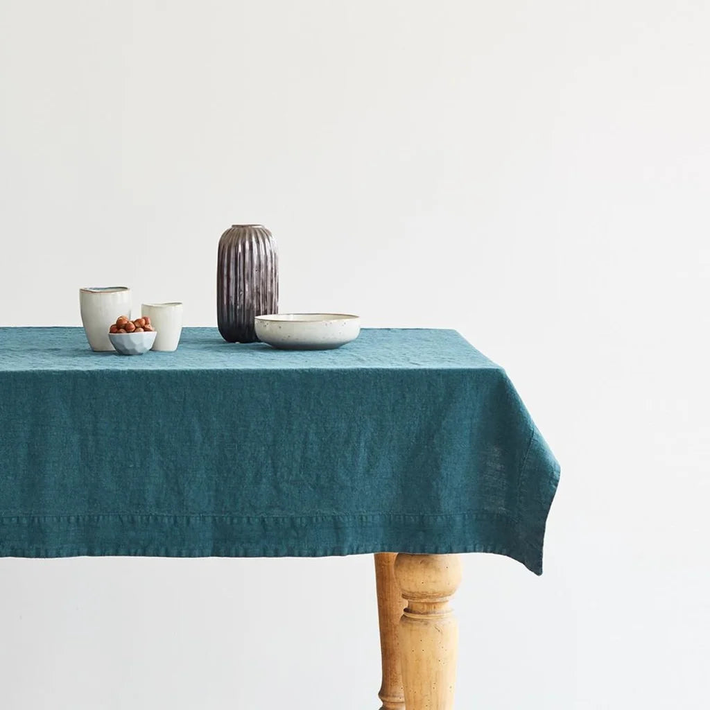 Leinen Tischdecke in Übergröße in Petrol Blau von Linen Tales Größe 140x380 cm