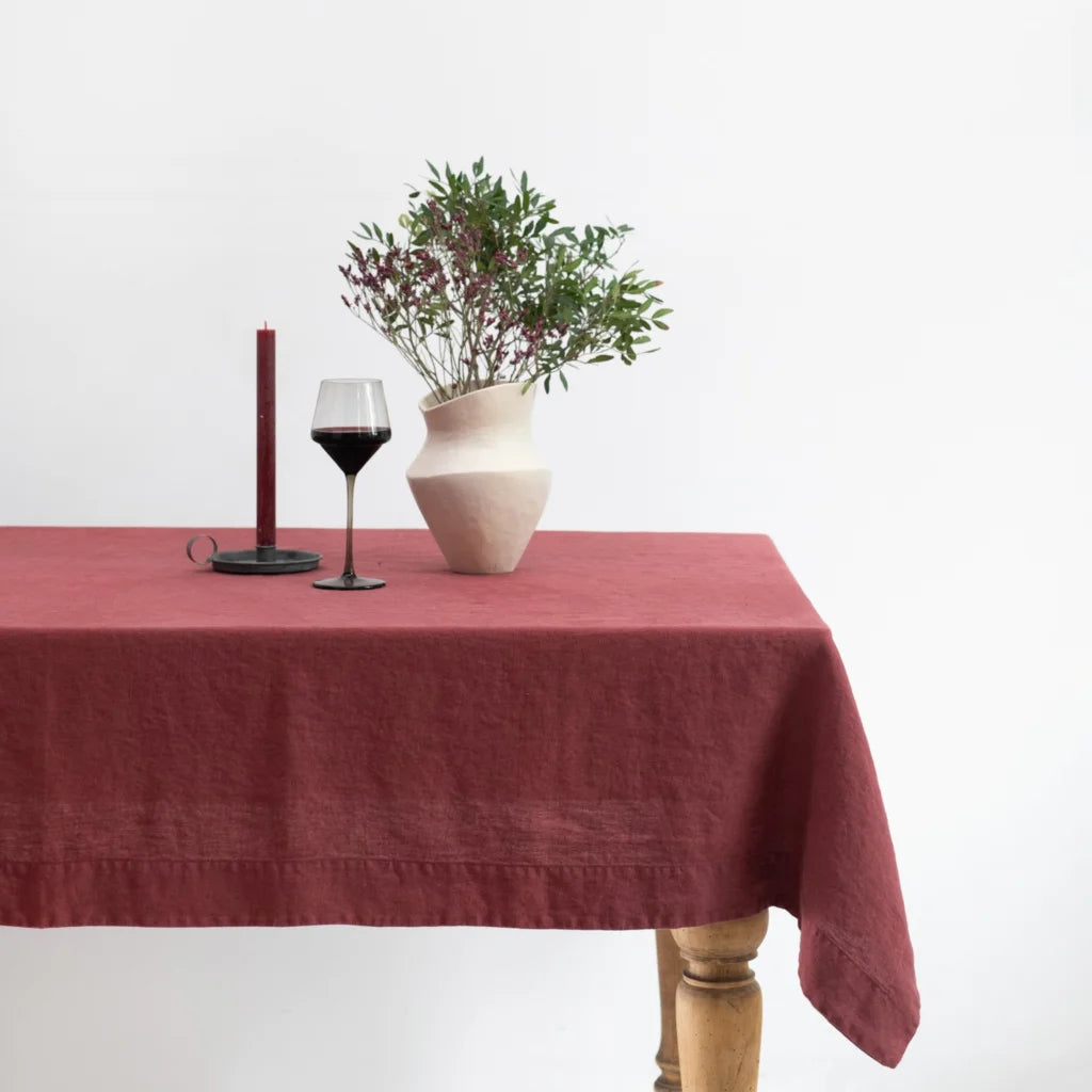 Leinen Tischdecke in Weinrot Rot von Linen Tales Größe 140x250 cm