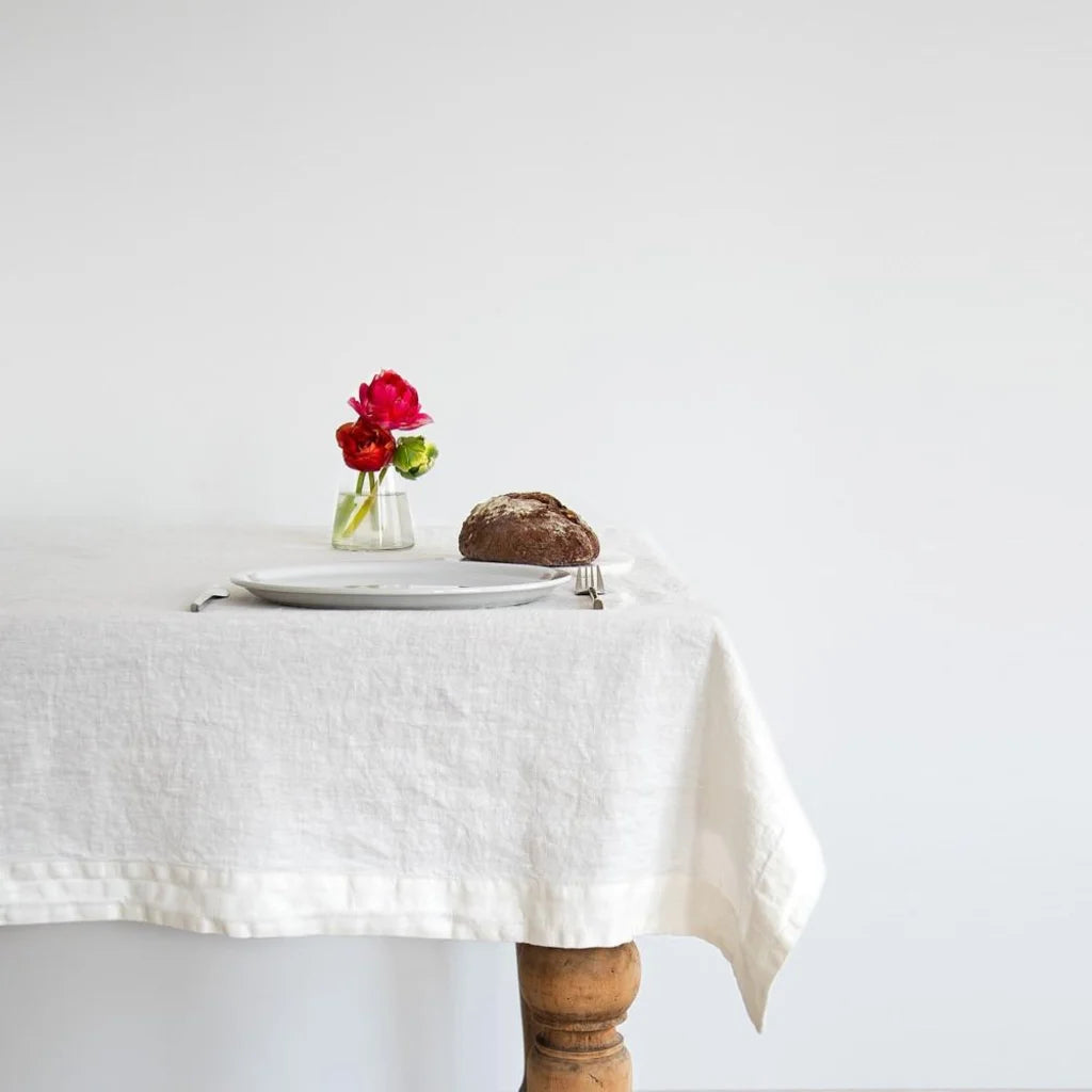 Leinen Tischdecke in Weiß von Linen Tales Größe 140x200 cm
