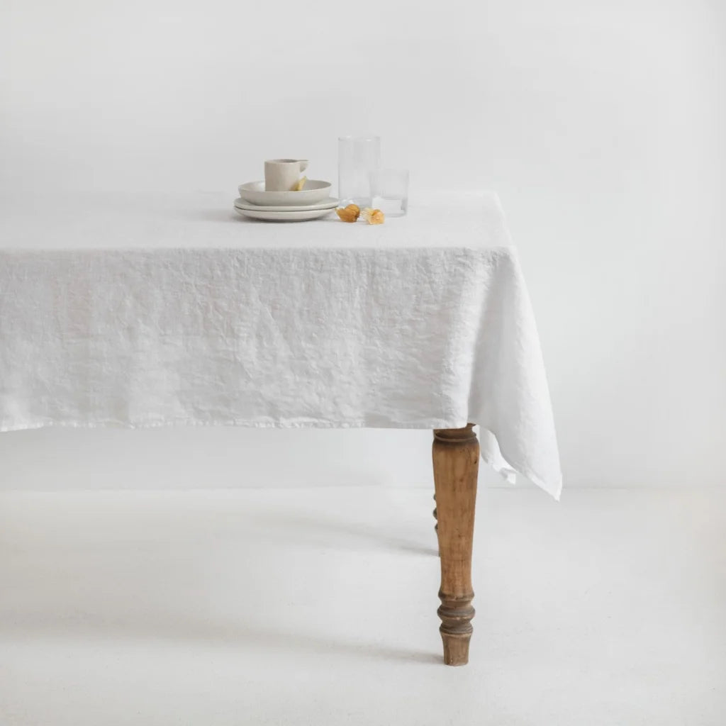 Leinen Tischdecke in Weiß von Linen Tales Größe 160x300 cm