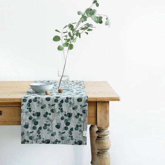 Leinen Tischläufer Eukalyptus in Creme+Grün+Dunkelgrün Creme+Grün+Grün Muster Eukalyptus von Linen Tales Größe 40x150 cm