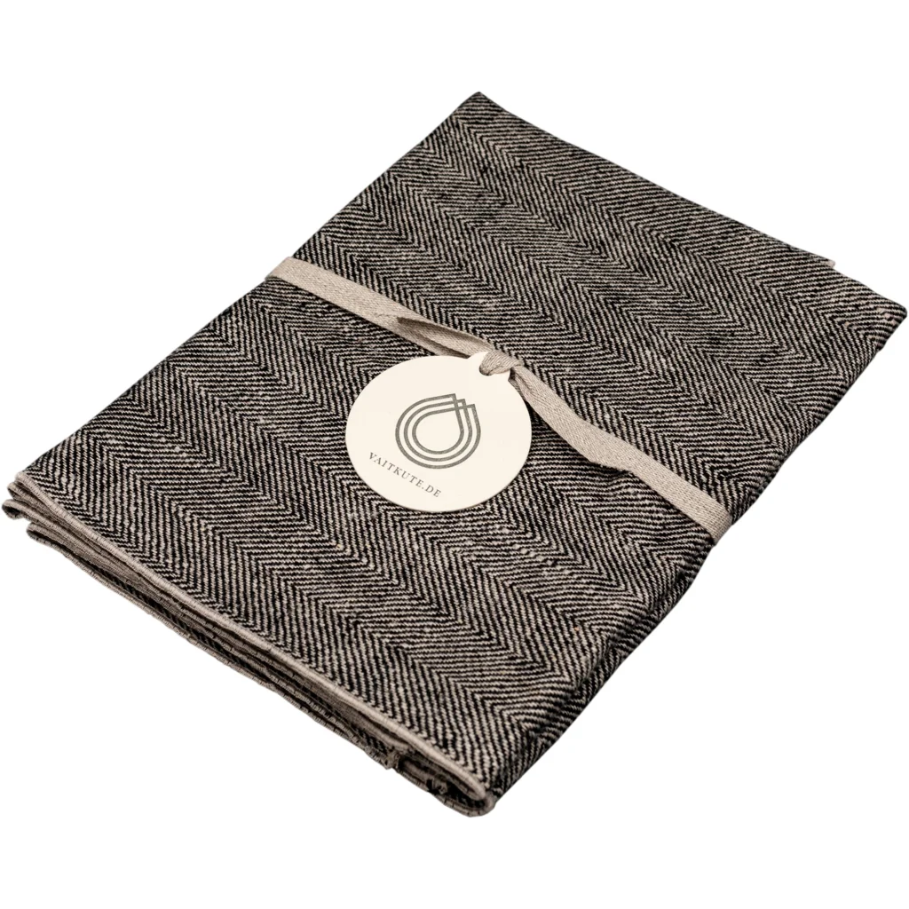 Leinen Tischläufer mit Fischgrät-Muster in Schwarz+Beige Muster Fischgrät von Erika Vaitkute Größe 46x147 cm