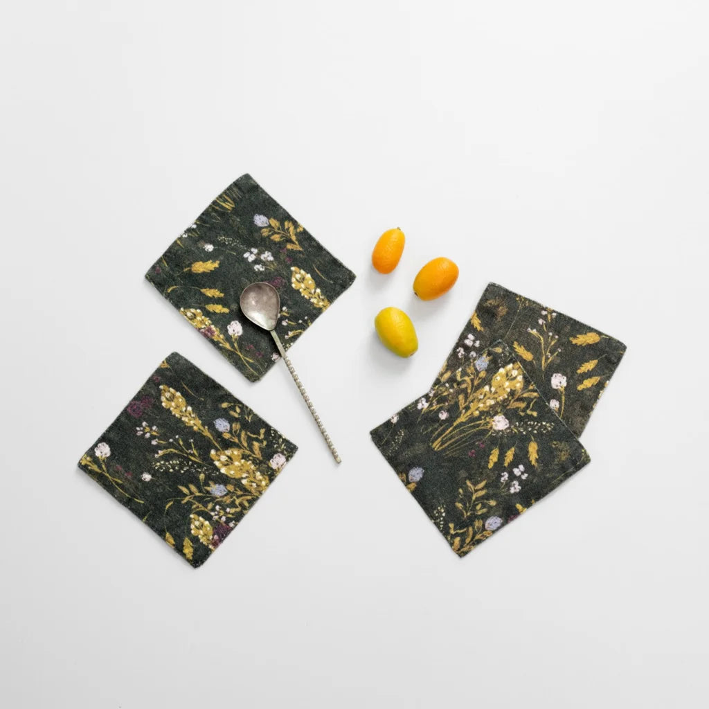 Leinen Untersetzer Gräser 4er-Pack in Dunkelgrün+Gelb Grün+Gelb Muster Gräser von Linen Tales Größe 15x15 cm