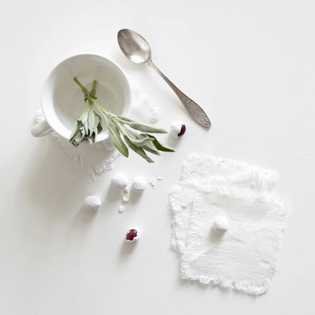 Leinen Untersetzer mit Fransen 4er-Pack in Weiß von Linen Tales Größe 10x10 cm