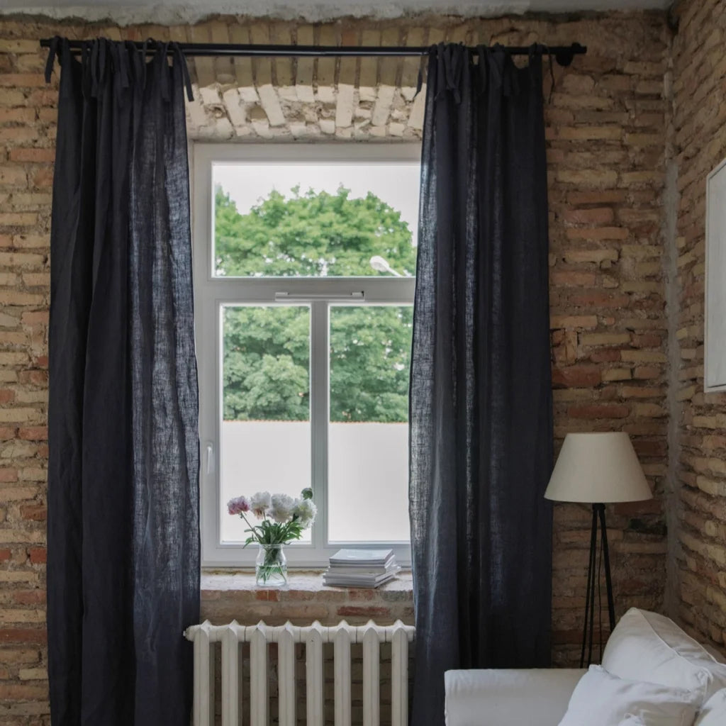Leinen Verdunkelungsvorhang mit Schlaufen 2er-Set in Anthrazit Grau von Linen Tales Größe 140x230 cm