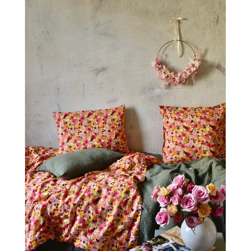 Musselin Bettwäsche Blumen Garnitur in Rosa+Orange+Gelb Muster Blumen von hutch&putch Größe 135x200 + 80x80 cm