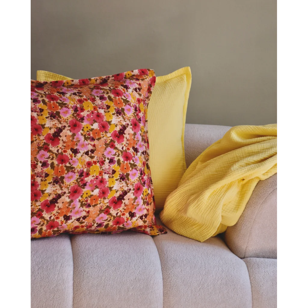 Musselin Kissenhülle Blumen in Rosa+Orange+Gelb Muster Blumen von hutch&putch Größe 50x50 cm