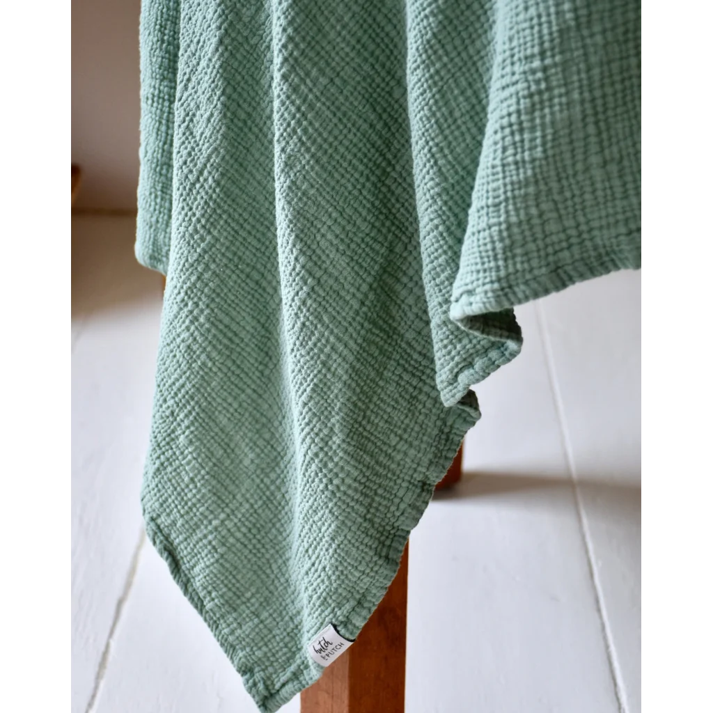 Musselin Tischdecke in Eukalyptus Grün von hutch&putch Größe 135x135 cm