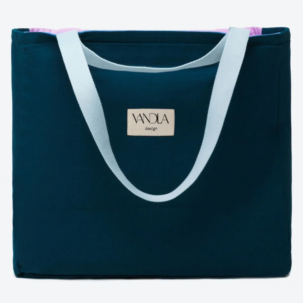 Wendetasche in Jeansblau+Petrol+Flieder Blau+Blau+Flieder Muster 3-farbig von Vandla design Größe 40x40x12 cm