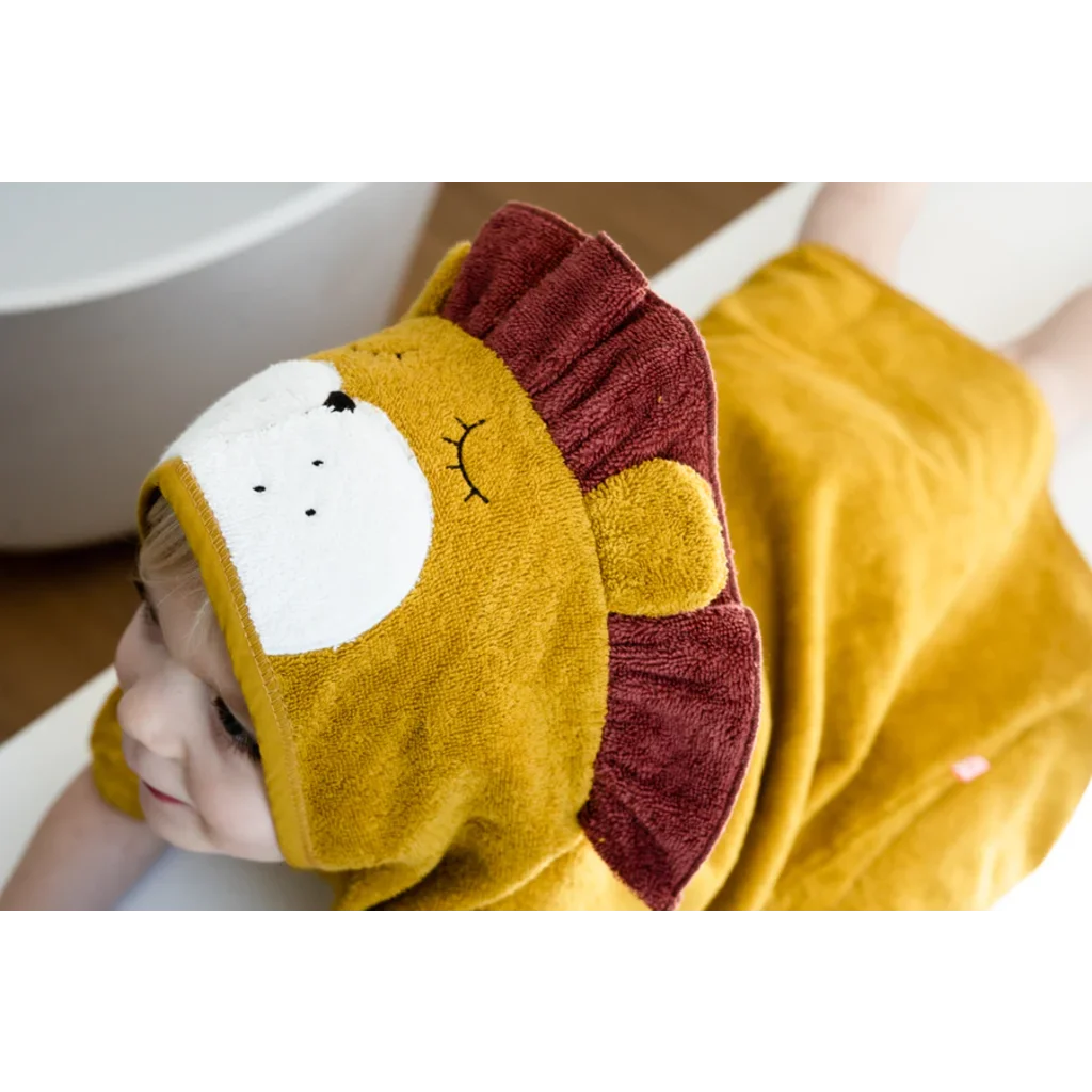 Bio Frottier Kinder-Badeponcho Löwe in Muster Löwe von kikadu Größe 65x62 cm