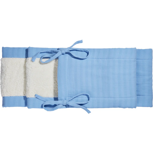 Bio Musselin Baby-Nestchen  in Lichtblau Blau von Cotonea Größe 230x25 cm