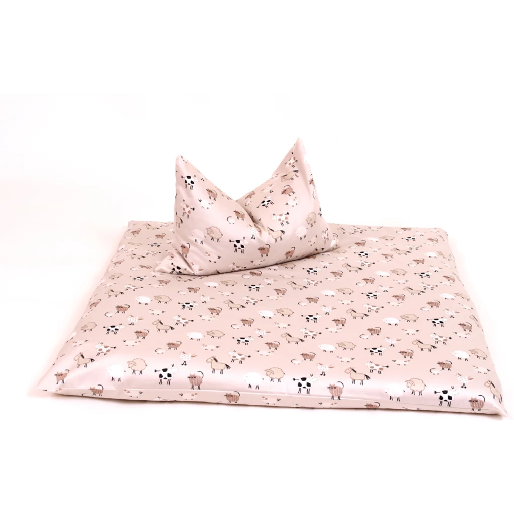 Bio Satin Baby-+Kinder-Bettwäsche Bauernhof Bettbezug in Creme Muster Bauernhof von mudis Größe 80x80 cm