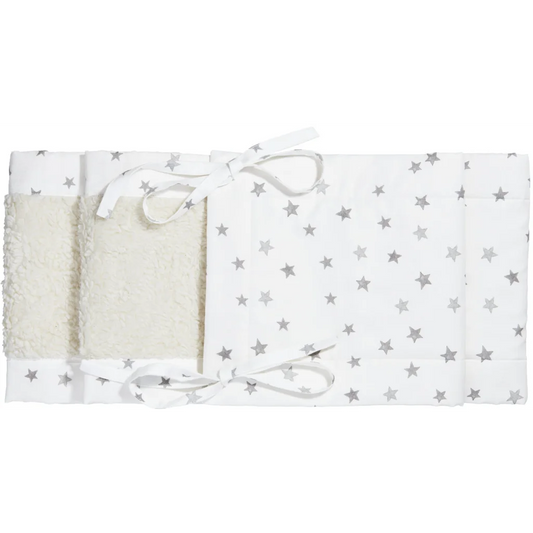 Bio Satin Baby-Nestchen Sterne in Muster Sterne von Cotonea Größe 230x25 cm
