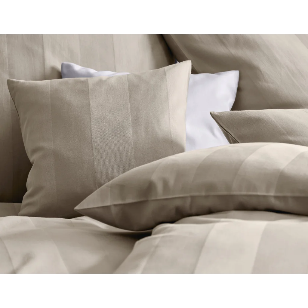 Bio Satin Bettwäsche Superbe Garnitur in Sand Beige von Cotonea Größe 135x200 + 80x80 cm