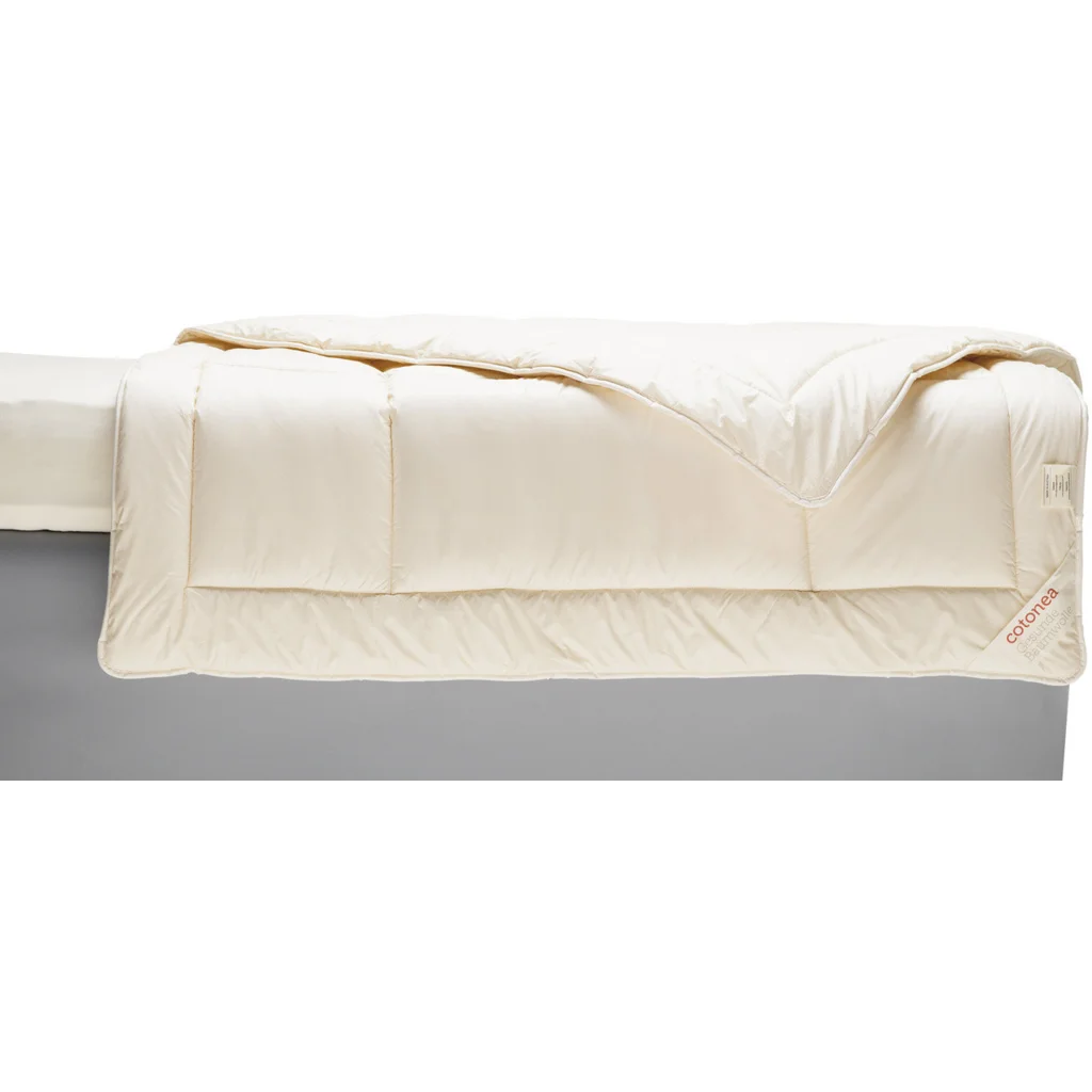 Bio Sommerbettdecke mit Füllung Schafschurwolle in Creme von Cotonea Größe 200x200 cm