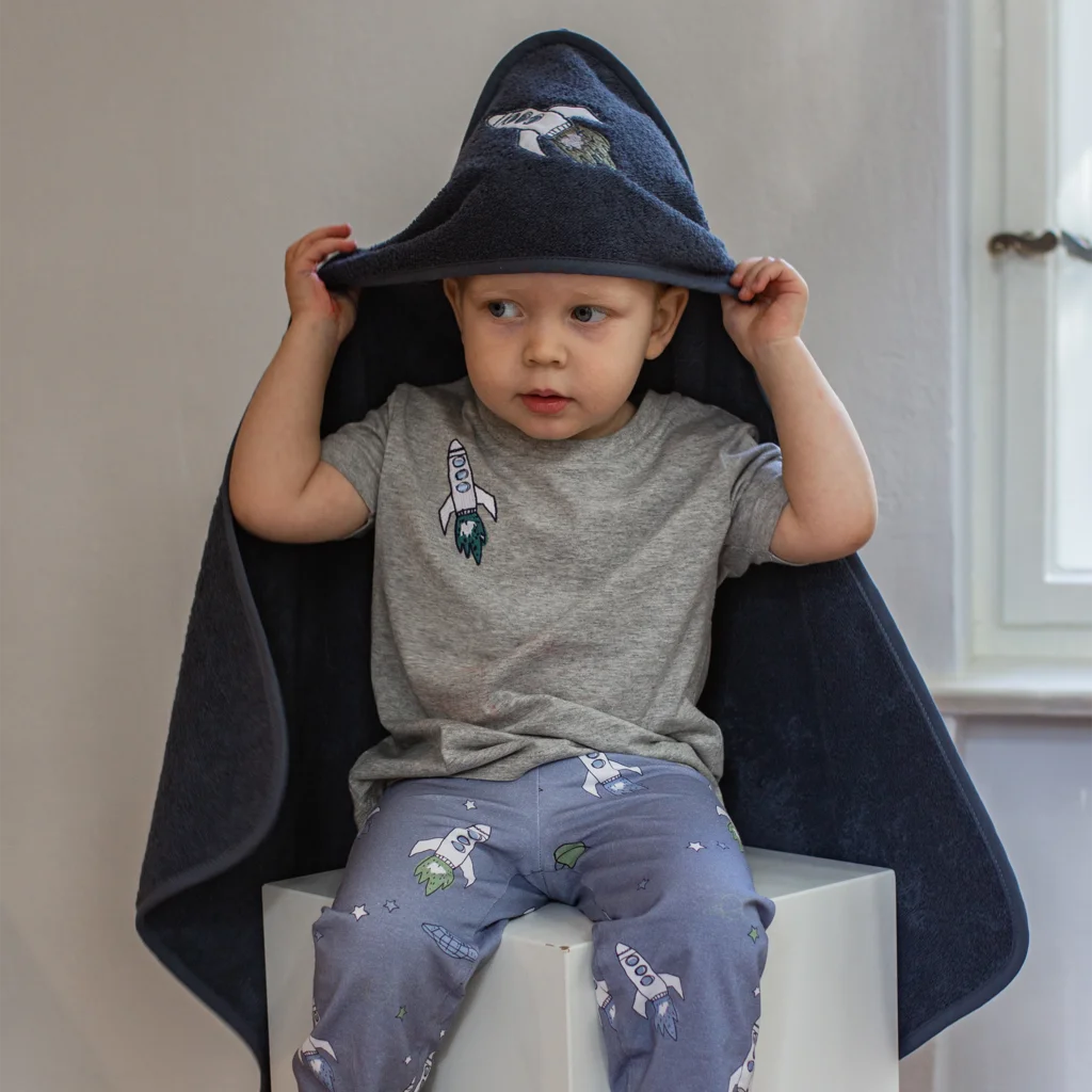 Frottier Baby-Kapuzenbadetuch Rakete in Dunkelblau Blau Muster Rakete von KATHA covers Größe 75x75 cm